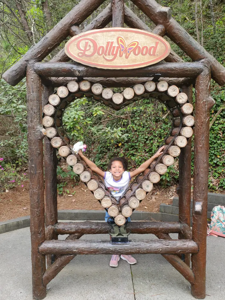 Dollywood Esuun. My family spent the day playing and eating at the Dollywood theme park, and we are happy to report we had a blast! Read all about our trip and learn why Dollwood is a must visit destination while you are in Pigeon Forge, TN.