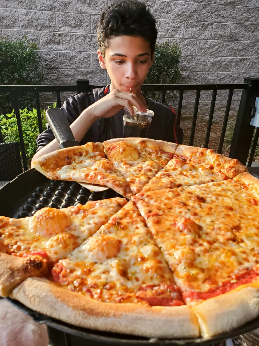 Big Daddy's Pizzeria Cheese Pizza Anthony. This is not your average pizza pie!&nbsp;At the heart of Big Daddy's is a 550 degree, wood-fired flame inside of a one-of-a-kind brick oven. Read all about why this freshly made pizza is my families go to pizza joint in Pigeon Forge, TN.