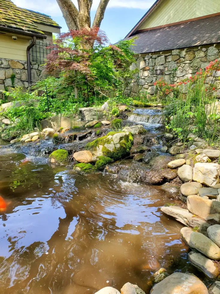 The Old Mill Pottery Cafe & Grille Pond. The Pottery House Cafe serves freshly made sandwiches, salads, and hearty entrees on dishes created by our potters right next door. Read my full review which includes photos of this beautiful and delicious location in Pigeon Forge, TN.
