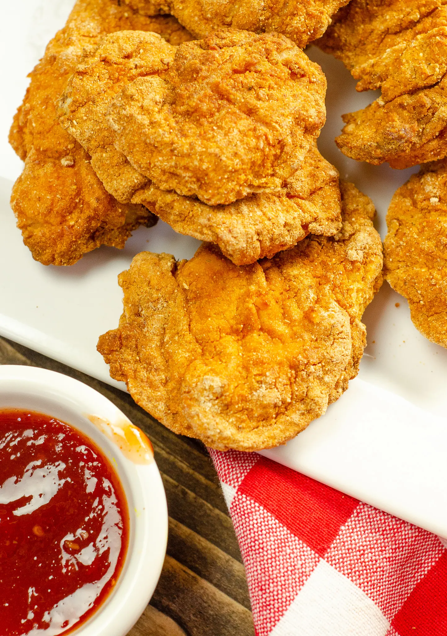 CAULIPOWER Chicken Tenders Plate and Sauce. CAULIPOWER's game-changing frozen chicken tenders start with high-quality chicken breast meat, coated with cauliflower and other gluten-free goodness, and then they are BAKED (not fried).