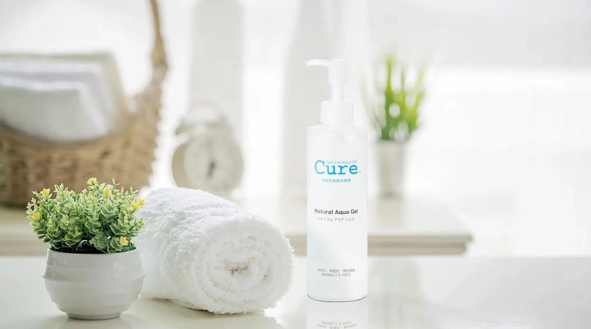 CURE Natural Aqua Gel. CURE's formulation philosophy is "Simple, Natural and Clean." We human beings are born with Natural Healing Power to keep ourselves beautiful. Thus, there is no need to apply something complicated. 