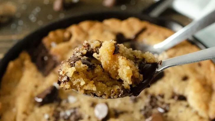 Chocolate Chip Skillet Cookie Scoop. This brown butter Chocolate Chip Skillet Cookie is packed with chunks of chocolate and topped with sea salt, it's the perfect dessert for two. The insanely soft center and crispy buttery edges will have you falling in love with this easy pizookie recipe.