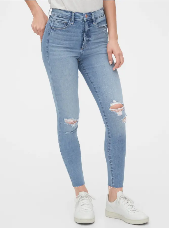 GAP Fall Faves High Rise Destructed Favorite Jeggings. Whenever I think of jeans I think of Jeggings. Jeggings don't seem to get much mention this time of year but in my book, they are a year-round style. Thanks to these High Rise Destructed Favorite Jeggings with Secret Smoothing Pockets you can look and feel flawless.