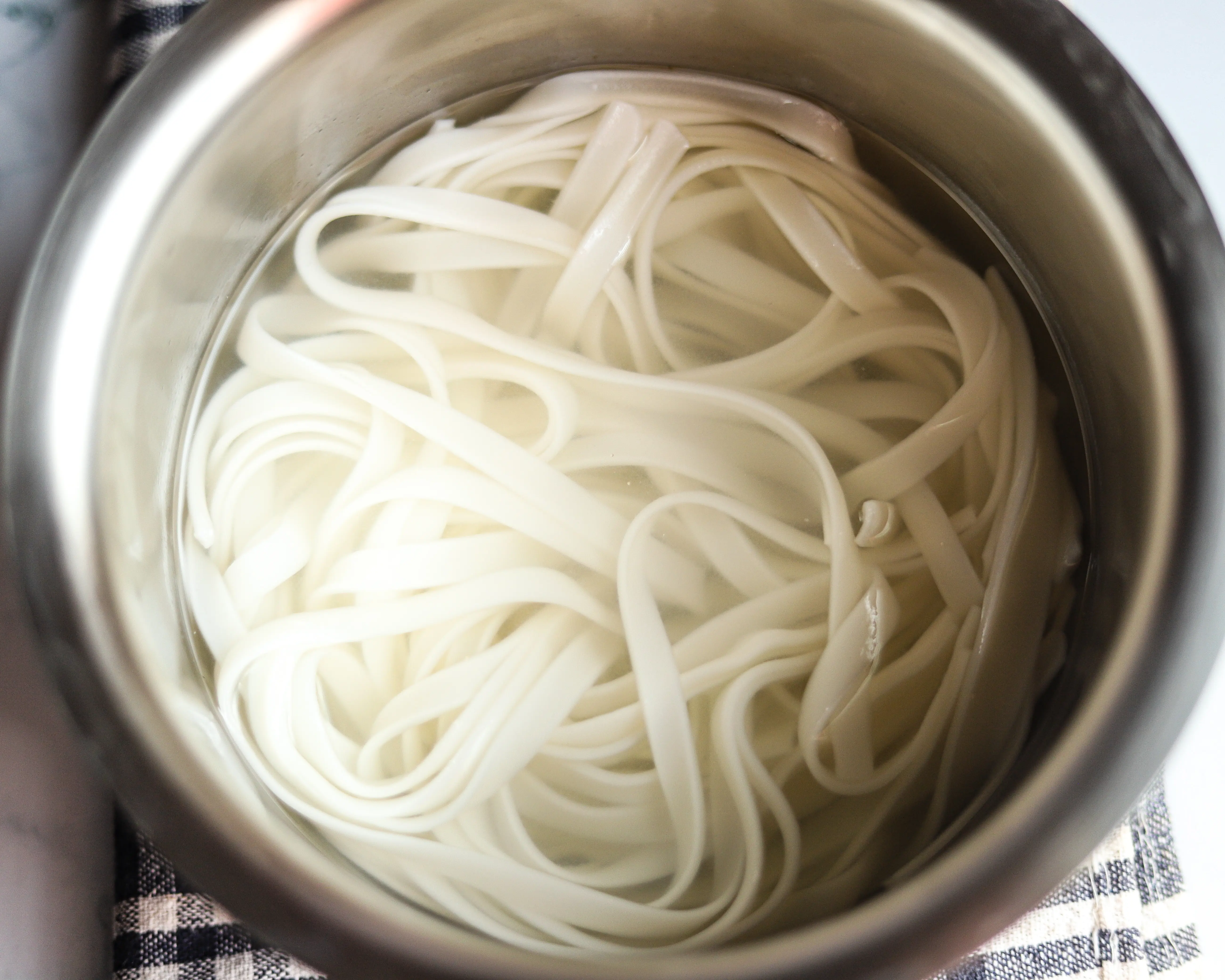 Thai Green Curry Noodles Step 2. These Thai Green Curry Noodles boast a flavorful broth made with coconut milk and fresh ingredients. Fill your bowl with fresh veggies, shrimp, tofu, and rice noodles for a flavorful easy weeknight dinner recipe.
