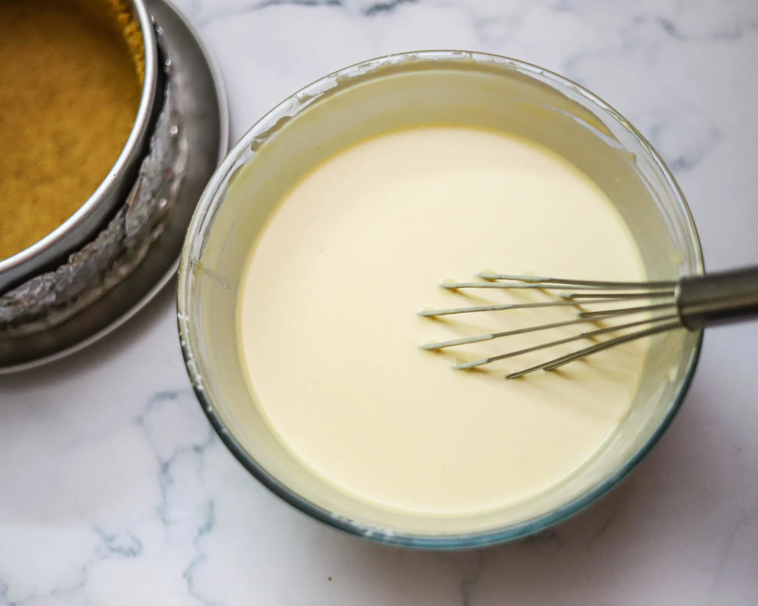 Earl Grey Cheesecake Step 2. This Earl Grey Cheesecake is a holiday favorite dessert, with a creamy texture, and delicate flavor. It has an Earl Grey tea-infused cheesecake filling and a Biscoff buttery, crisp crust. This tea-infused cheesecake is the perfect dessert for any occasion.