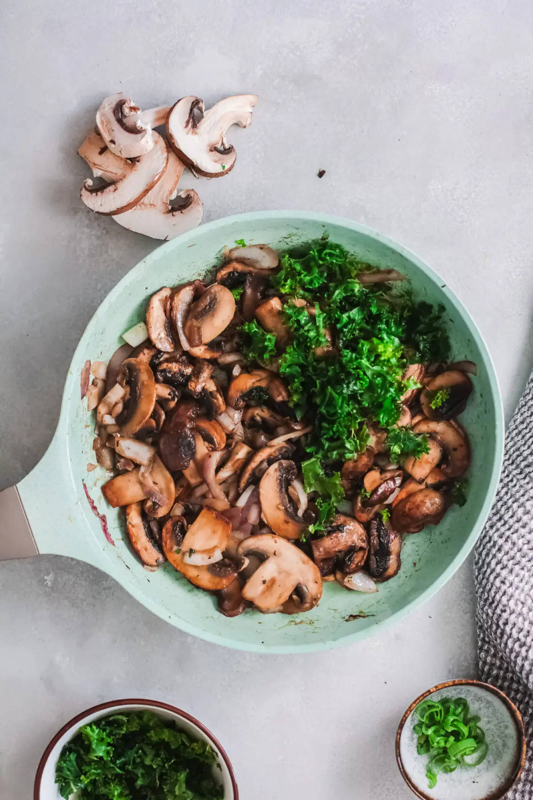 Vegetarian Korean Noodle Step 7. This simple and easy Vegetarian Korean Noodles dish is full of flavor and can be made in under 30 minutes. The Korean noodles are stir-fried in a savory sauce made with fresh vegetables such as mushrooms, red onion, ginger, garlic, and kale.