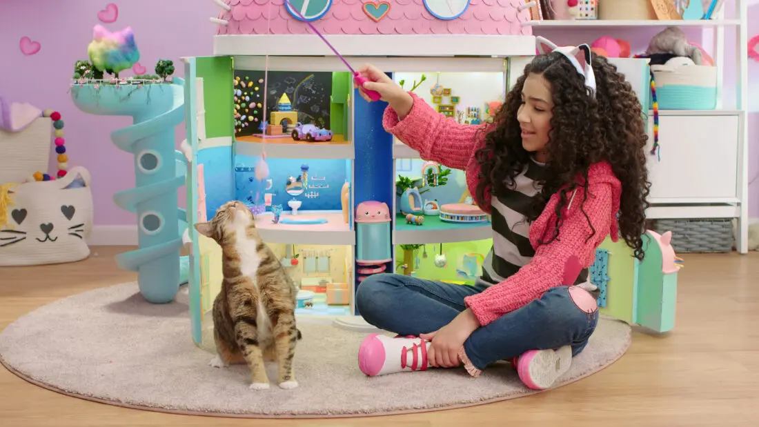Gabby's Dollhouse Floyd. Welcome to&nbsp;Gabby's Dollhouse, the preschool show with a surprise inside! DreamWorks Gabby's Dollhouse&nbsp;unboxes a surprise before jumping into a fantastical animated world full of adorable cat characters that live inside Gabby&rsquo;s dollhouse. Any adventure can unfold when we play in&nbsp;Gabby's Dollhouse! Premiering on Netflix January 5th, 2021.