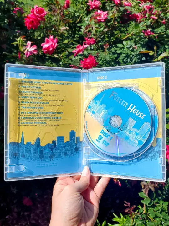 Get set for 18 hilarious new episodes, featuring guest appearances by the original Full House cast. Fuller House: The Complete Series, which includes all five seasons of the series, will be available for fans to own on Digital and DVD on June 8th.