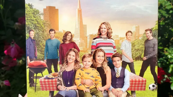 Get set for 18 hilarious new episodes, featuring guest appearances by the original Full House cast. Fuller House: The Complete Series, which includes all five seasons of the series, will be available for fans to own on Digital and DVD on June 8th.