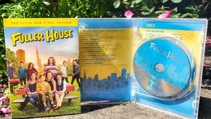 Get set for 18 hilarious new episodes, featuring guest appearances by the original Full House cast. Fuller House: The Complete Series, which includes all five seasons of the series, will be available for fans to own on Digital and DVD on June 8th.