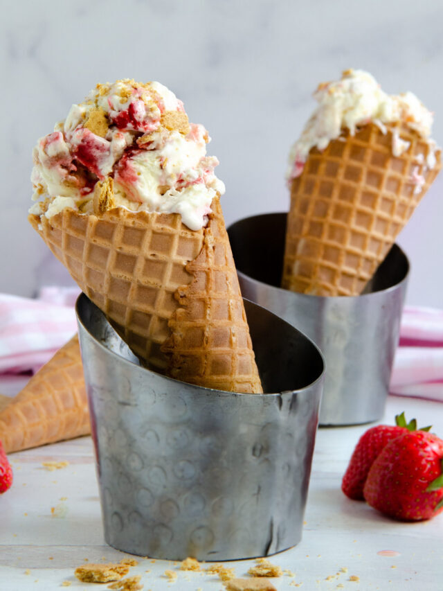 No-Churn Strawberry Cheesecake Ice Cream