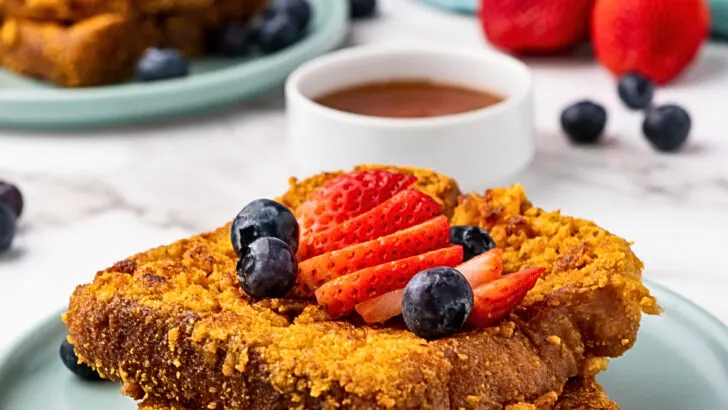 Looking for a fun and easy holiday breakfast idea? Say hello to Cap&rsquo;n Crunch French Toast, a whimsical twist on a classic that&rsquo;s crunchy on the outside, fluffy on the inside, and full of nostalgic holiday magic. Whether you're whipping this up for a festive Christmas morning breakfast, a cozy weekend brunch, or even a sweet brinner treat, this recipe is guaranteed to bring smiles all around.