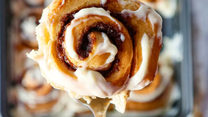 Looking for the best cinnamon rolls recipe ever? Say hello to these ooey-gooey, soft, and fluffy homemade cinnamon rolls that taste like a warm hug straight from the oven! They&rsquo;re sweet, cozy, and guaranteed to make your kitchen smell like pure happiness.