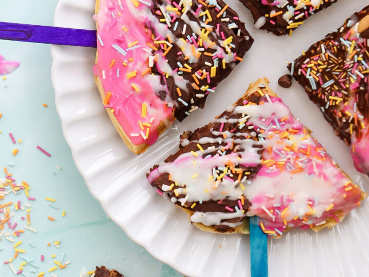 Get ready to fall in love with waffle pops, the cutest twist on a classic breakfast favorite! This easy kid-friendly recipe is perfect as a back to school snack, lunch box recipe idea, or fun weekend treat. With endless topping options, these sweet little pops are guaranteed to be a family favorite.