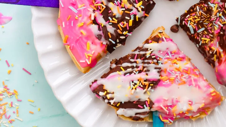 Get ready to fall in love with waffle pops, the cutest twist on a classic breakfast favorite! This easy kid-friendly recipe is perfect as a back to school snack, lunch box recipe idea, or fun weekend treat. With endless topping options, these sweet little pops are guaranteed to be a family favorite.